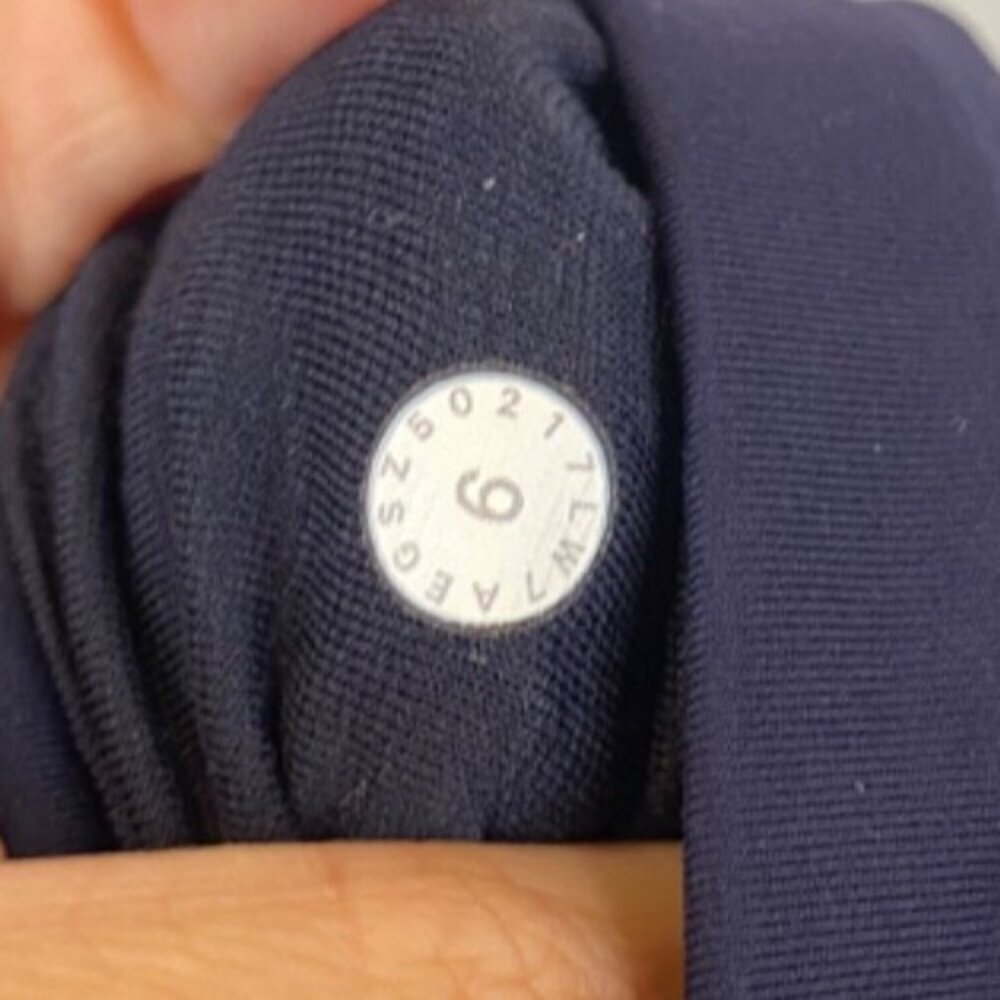 Lululemon Final Lap Short Midnight Navy 2.5" Inseam Perforated Ventilation 6 - Picture 7 of 7